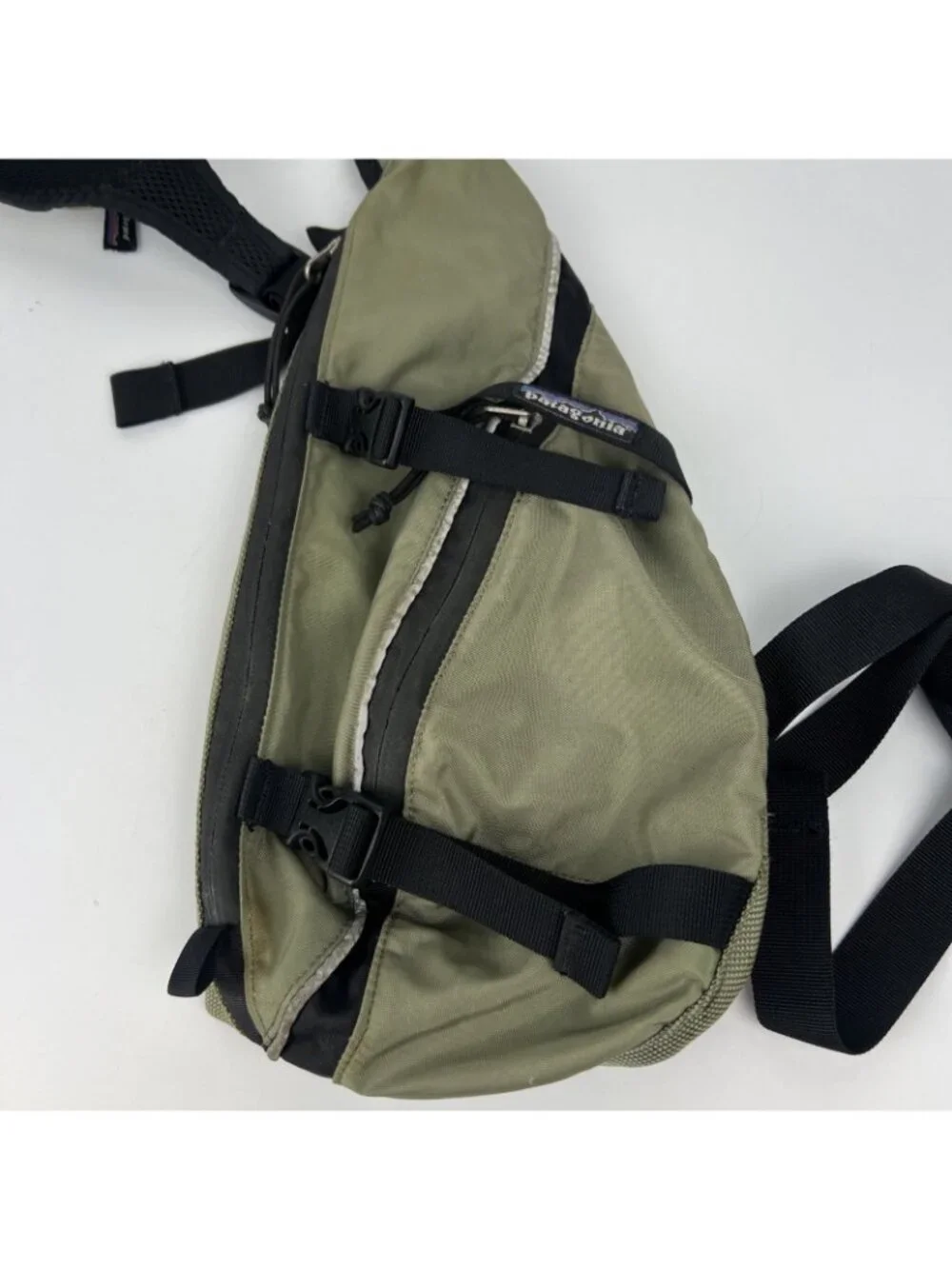 Patagonia Sling Pack Crossbody Backpack Hiking Travel Olive